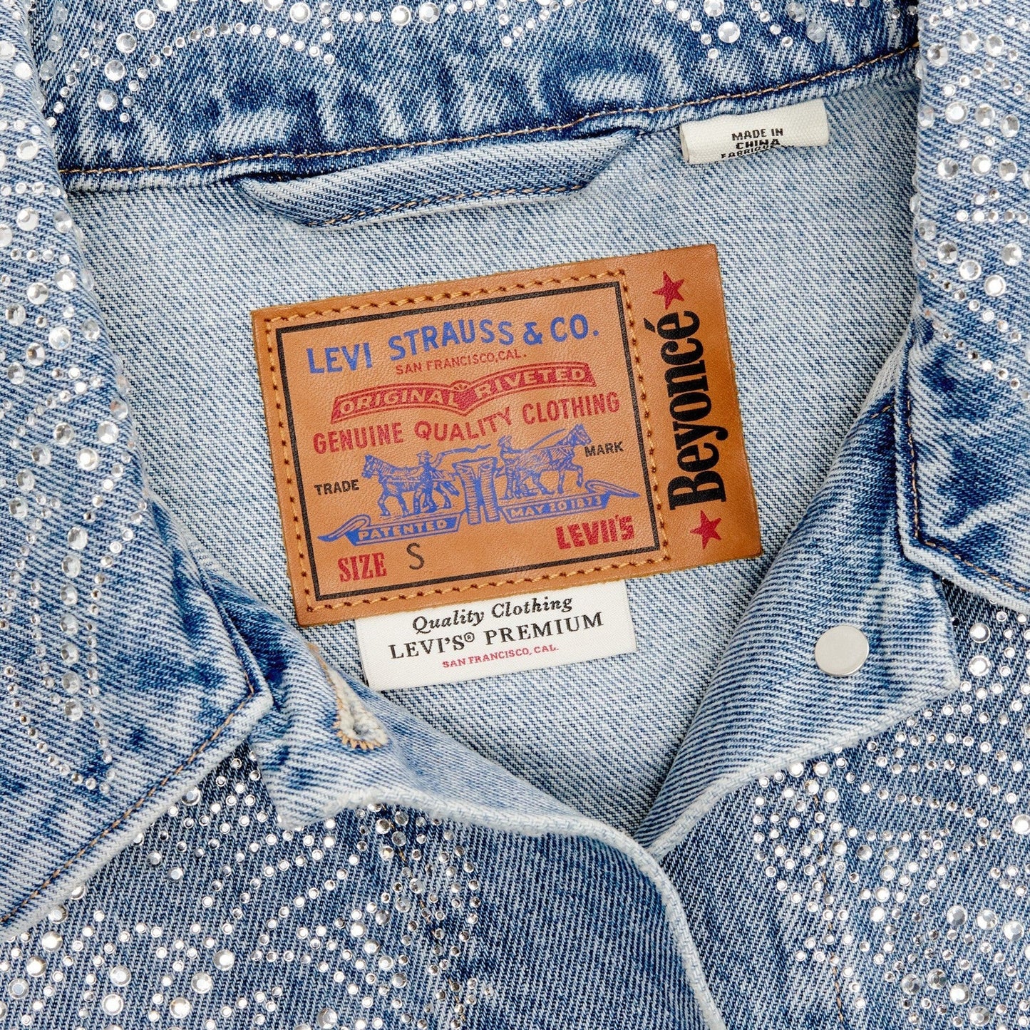 BEYONCÉ X LEVI’S® 슈렁큰 '90s 트러커 자켓
