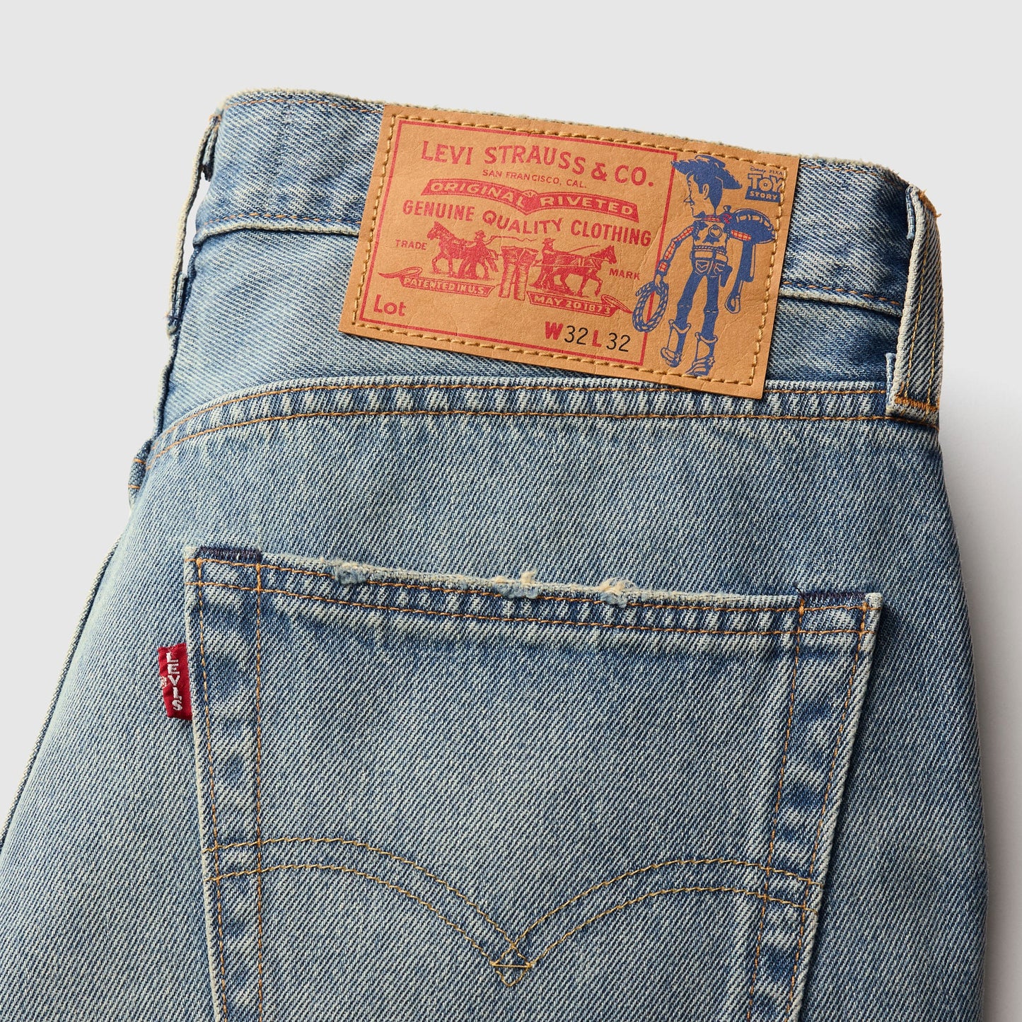 LEVI'S® X TOY STORY 568 루즈 진