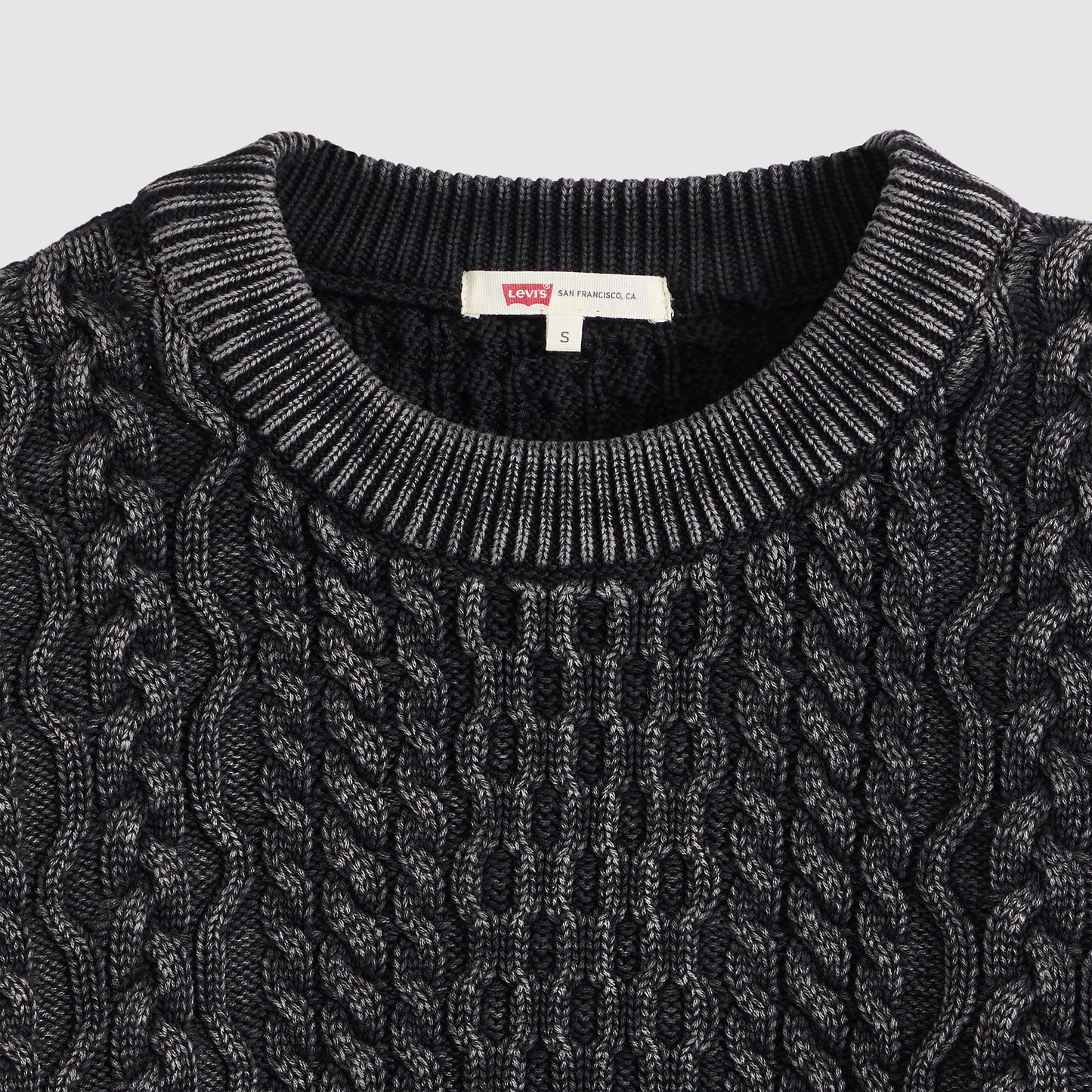 레일라 케이블 크루넥 스웨터