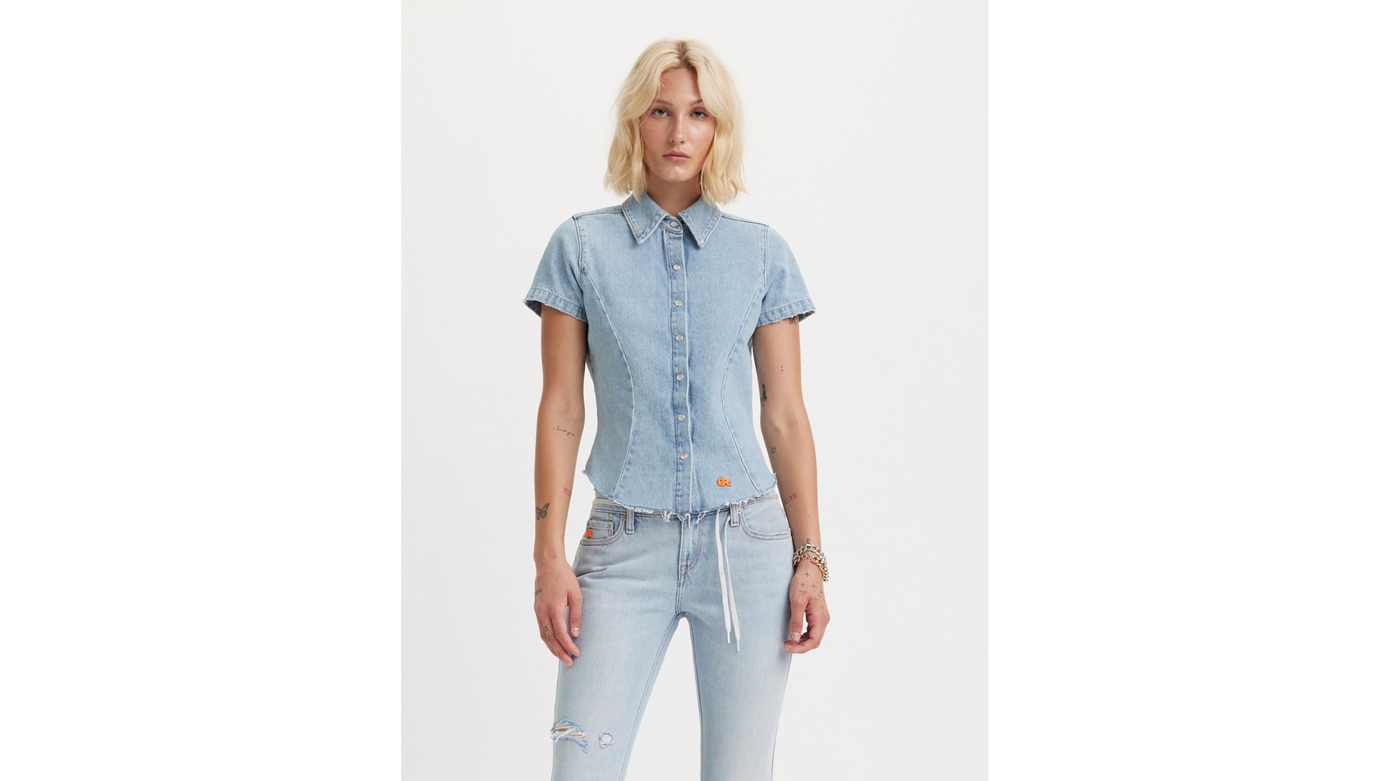 A53830000_10_Model_Front